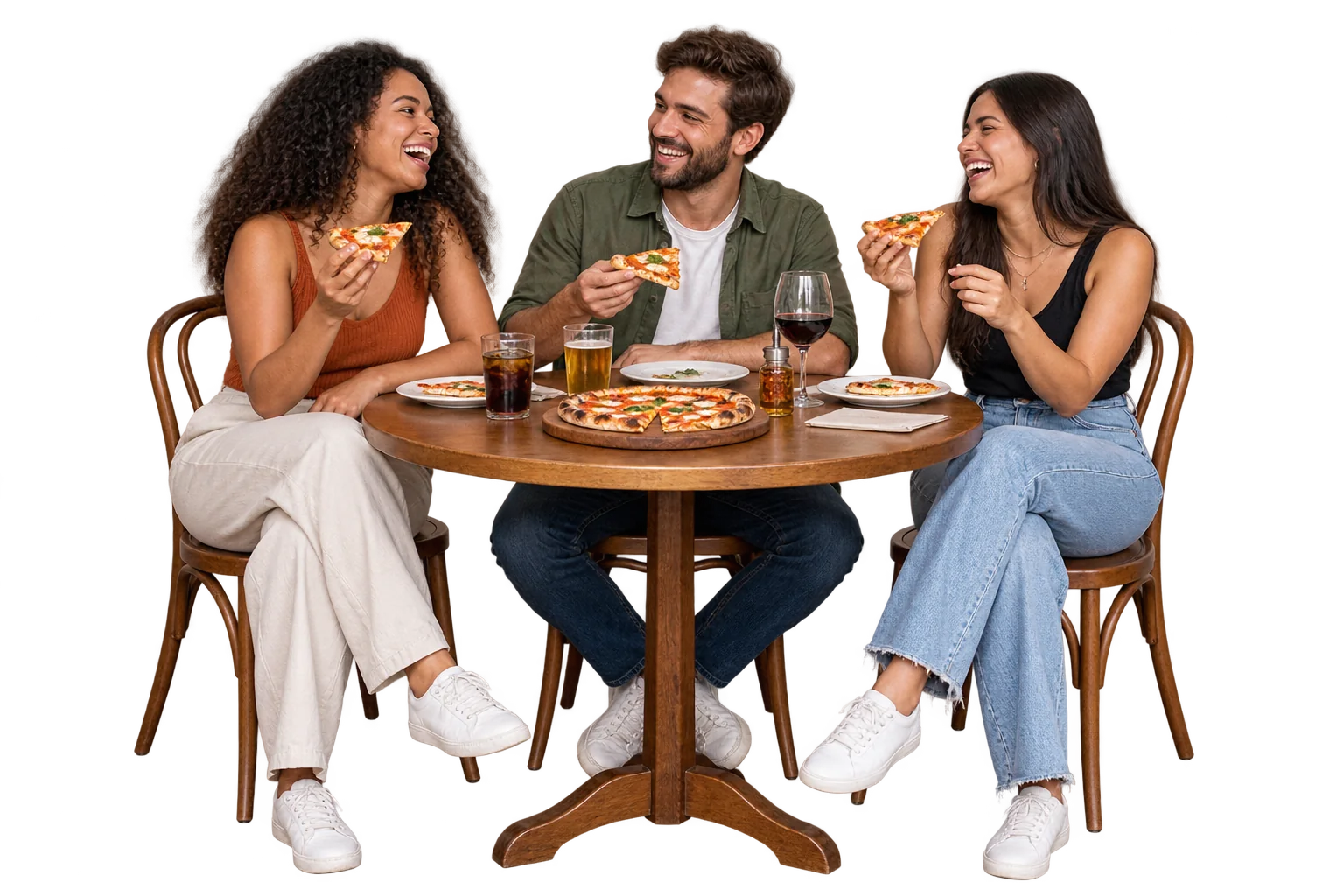 Três amigos conversando e compartilhando uma pizza à mesa.