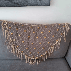 Xale Triangular Redinha, Com Detalhes Em Dourado. Linda Peça.