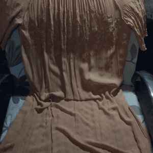 Vestido de renda bege com detalhes em dourado - Tamanho M
