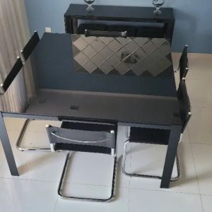 Mesa jantar quadrada com aparador
